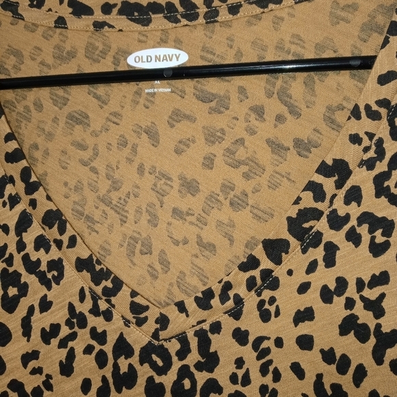 Old Navy Leopard Print Short Sleeve Tee - Picture 3 of 4